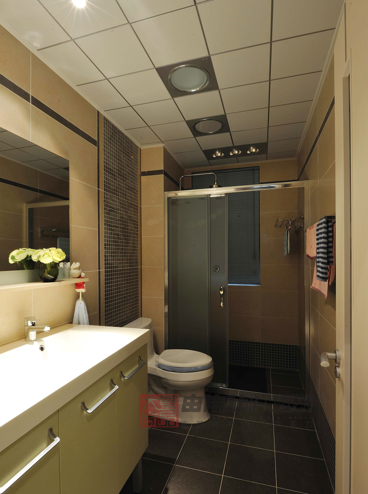 现代 实景 世茂三期 黑镜 卫生间图片来自大墅尚品-由伟壮设计在『简·境』-现代风格的分享