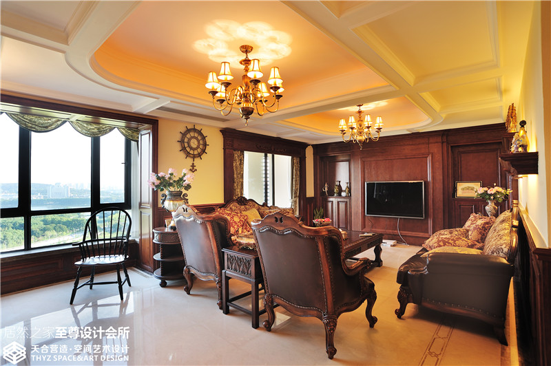 客厅图片来自天合营造在复地东湖国际279美式古典风情的分享