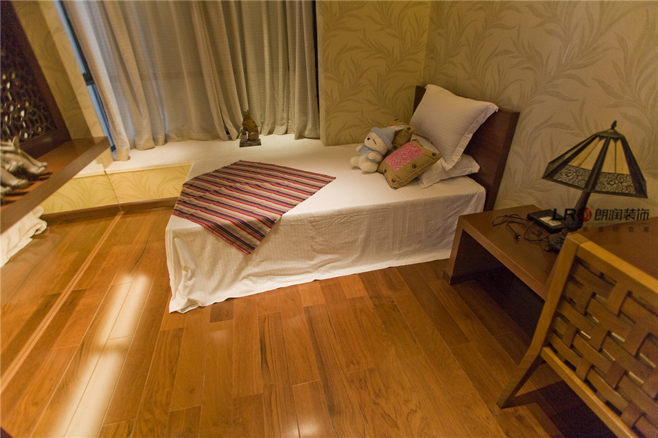 卧室图片来自朗润装饰工程有限公司在97平东南亚风情之随意舒适的家的分享