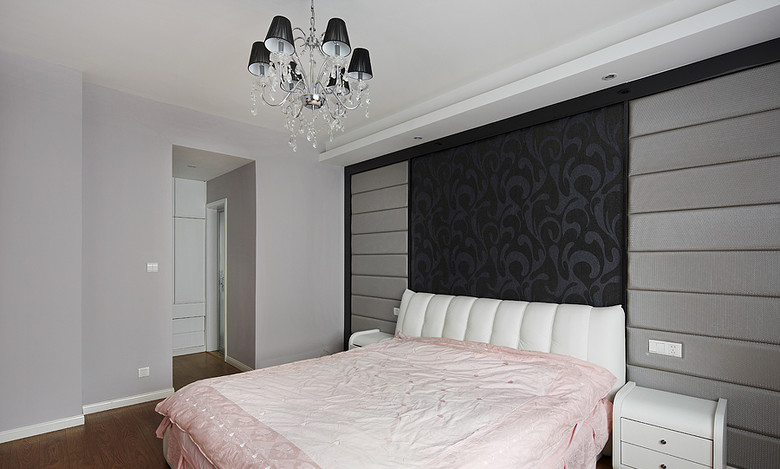 卧室图片来自家装大管家在150平现代3居 清爽大气是王道的分享