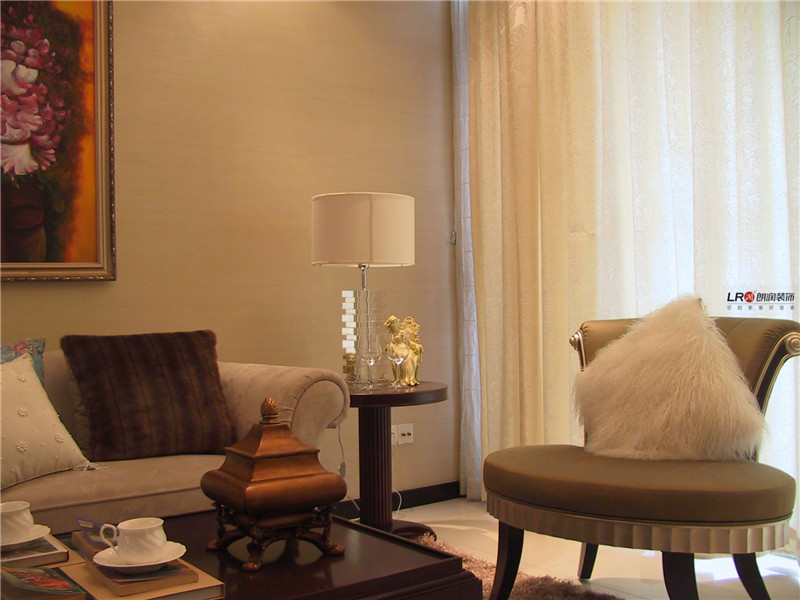 客厅图片来自朗润装饰工程有限公司在86平米色温馨浪漫小居室的分享