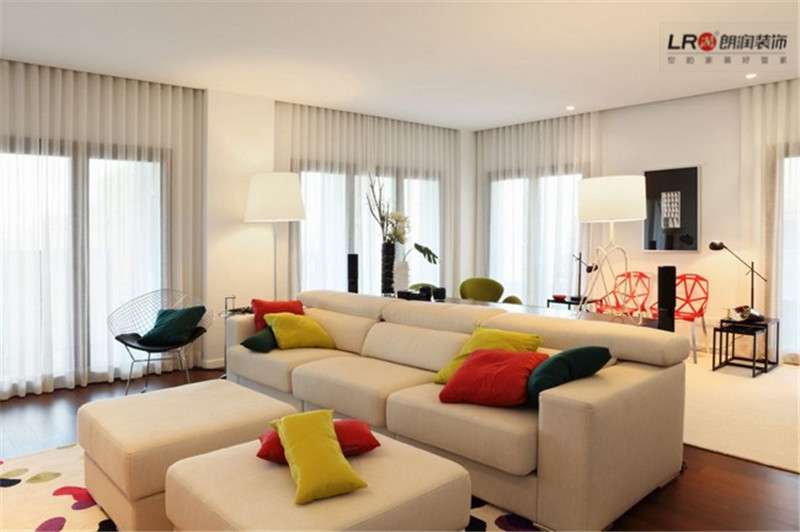 三居 现代 混搭 白领 客厅图片来自朗润装饰工程有限公司在融多种元素为一体的亮丽三居的分享