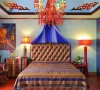 富有名族风的卧室，色彩的搭配到了极致