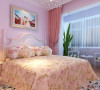 床头背景及床上饰品用代表浪漫的色彩的紫色，用深浅不一的紫色使空间更有层次，充满了浪漫的氛围