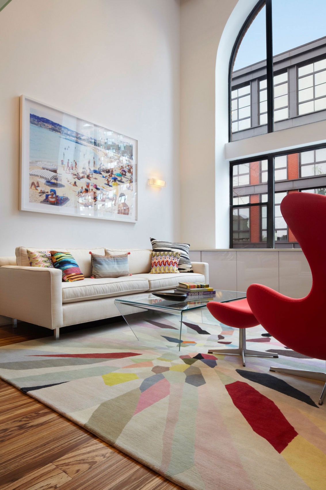 客厅图片来自居众装饰在设计闪耀的曼哈顿公寓的分享
