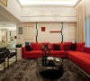 客厅：红、黑、白与不锈钢的金属感，搭配出既大胆又极具派头的时尚感。
引用到回复