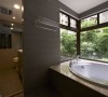 拥有极佳视野的泡澡间，让居家也能有汤屋的享受。