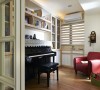 整合琴房、书房，以及起居空间的复合式规划，预留日常生活的使用弹性。