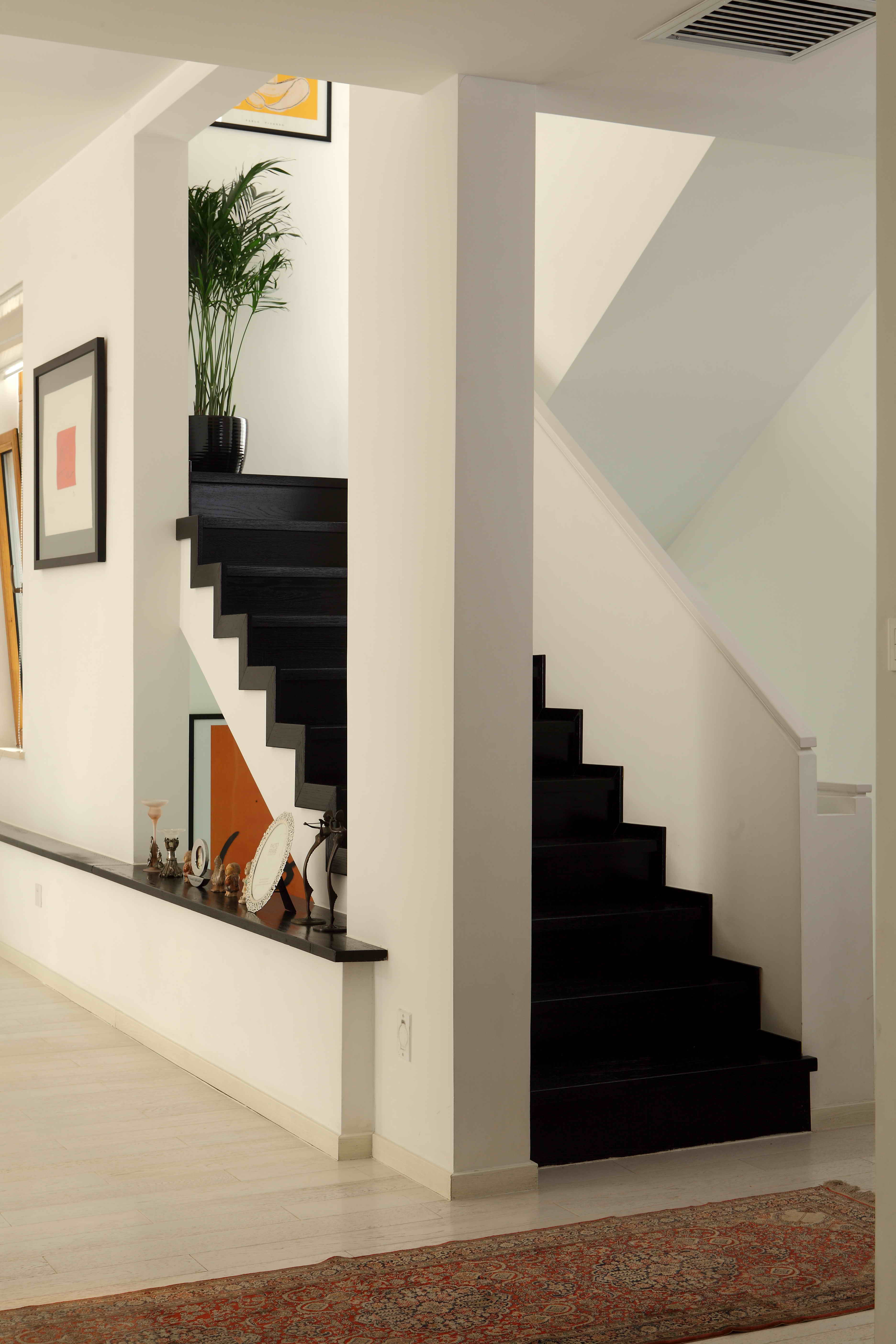 简约 别墅 龙湾别墅 龙湾合院 装修设计 楼梯图片来自尚层装饰张迪在龙湾合院  376平米  现代简约的分享