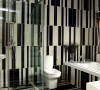 尚层别墅装饰 龙湾合院  376平米  现代简约，主卫生间的砖由600*600mm的黑白两色砖加工而成，增加了空间的趣味性。