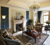 西山林语 420平米 混搭装修风格，客厅蓝色的运用打破了暖色调垄断客厅的传统。