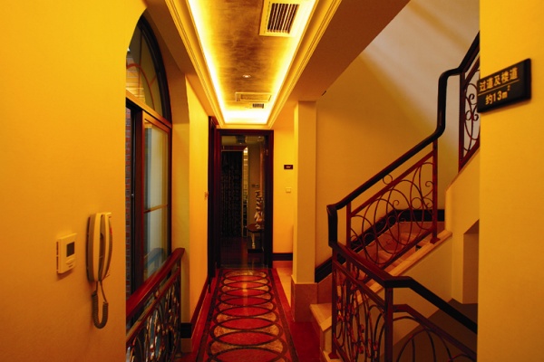 楼梯图片来自香港古兰装饰-成都在纯正欧式时尚，尽显奢华的分享