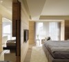 主卧房内睡眠区与卫浴、更衣间依门片分野，不仅节约了夏日空调，也让空间更富变化。