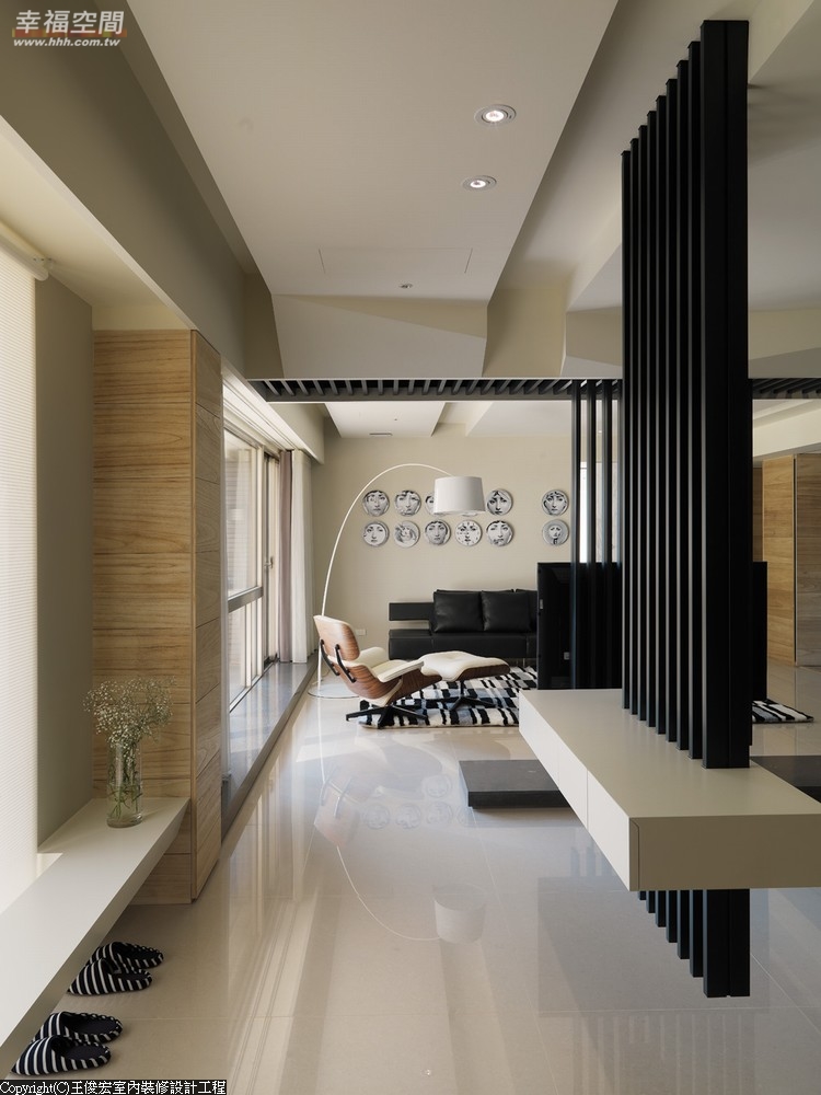简约 木地板 白领 现代 高帅富 舒适 婚房 玄关图片来自幸福空间在198 m²洞悉前卫回归简约自然的分享