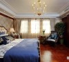 中海尚湖世家 450平米欧式风格，在配饰上，设计师也较多的使用白色、金色、暗红等色调，配以精致的绿植花木，呈现七彩缤纷的闲适生活。