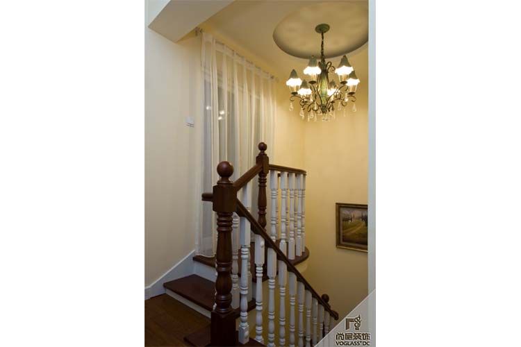 别墅 欧美风情 装修风格 装修设计 楼梯图片来自尚层装饰张迪在金色漫香林 300平米的分享