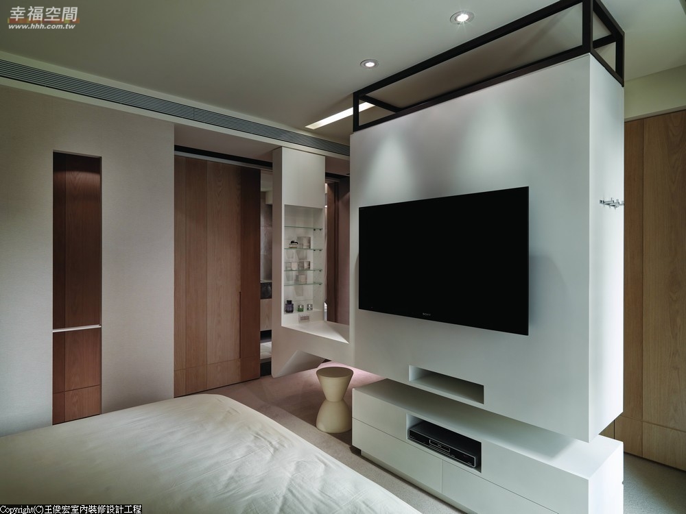 现代 简约 白领 高帅富 三居 卧室图片来自幸福空间在132m²簡約純粹的低调华丽的分享