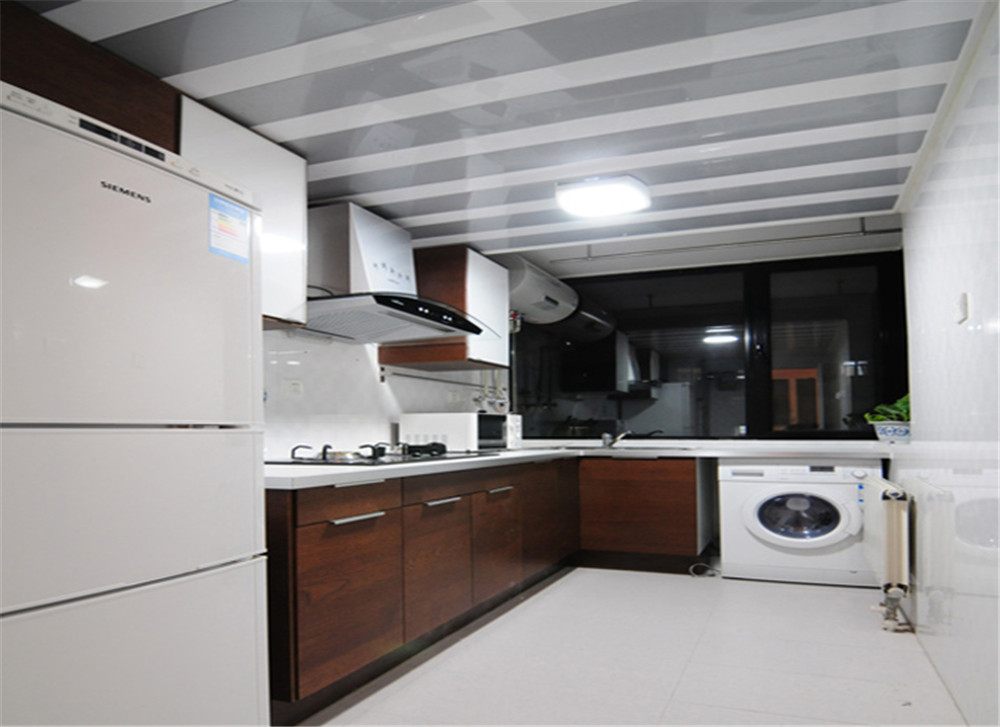 二居 白领 小资 旧房改造 收纳 厨房图片来自上海实创-装修设计效果图在60平米老房翻新--现代简约风格的分享