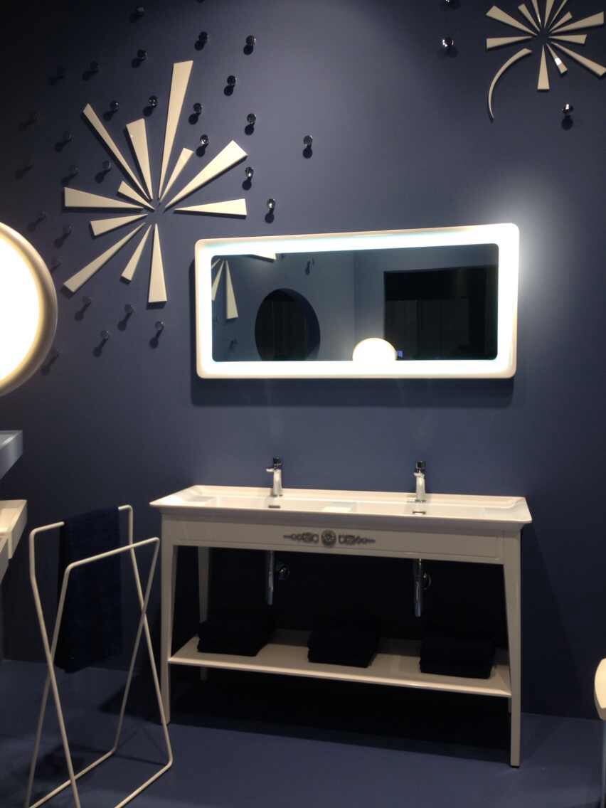 米兰家具展图片来自新浪直击米兰设计周在米兰家具展—彩色卫浴的分享