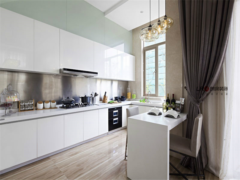 厨房图片来自朗润装饰工程有限公司在180平低调的奢华简欧的分享