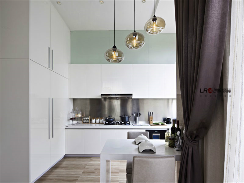 厨房图片来自朗润装饰工程有限公司在180平低调的奢华简欧的分享