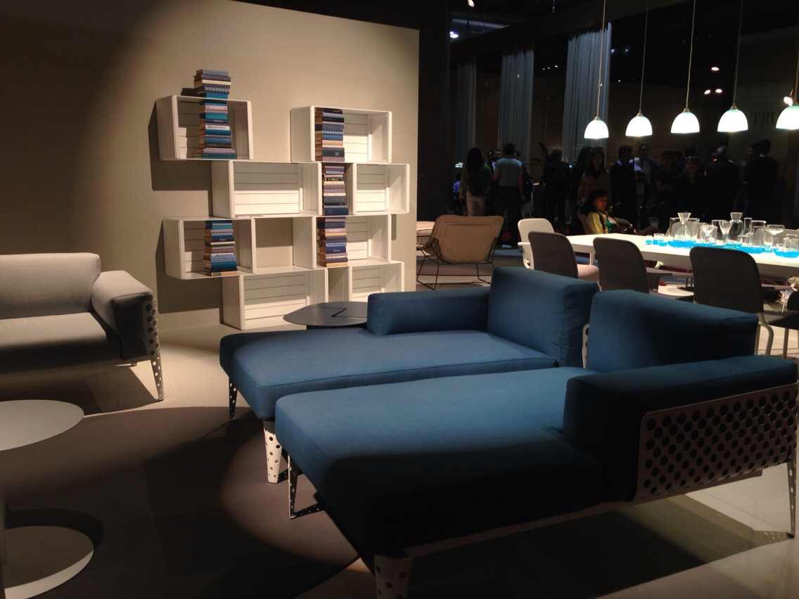 米兰家具展图片来自新浪直击米兰设计周在米兰家具展—Varaschin蓝色系的分享