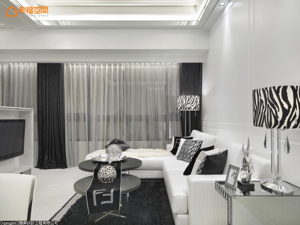 欧式 时尚 混搭 收纳 白富美 白领 客厅图片来自幸福空间在138 m²时尚奢华语汇精品宅的分享
