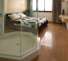 在这套北欧风格卧室装修中，其面积并不是很大，米白色的床，大气而又高贵。
