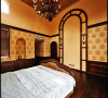 名雕丹迪设计——卧室： 将托斯卡纳风格与西班牙风格相结合，并运用大良的复古材料，即突显贵族气质又适合居家休闲。