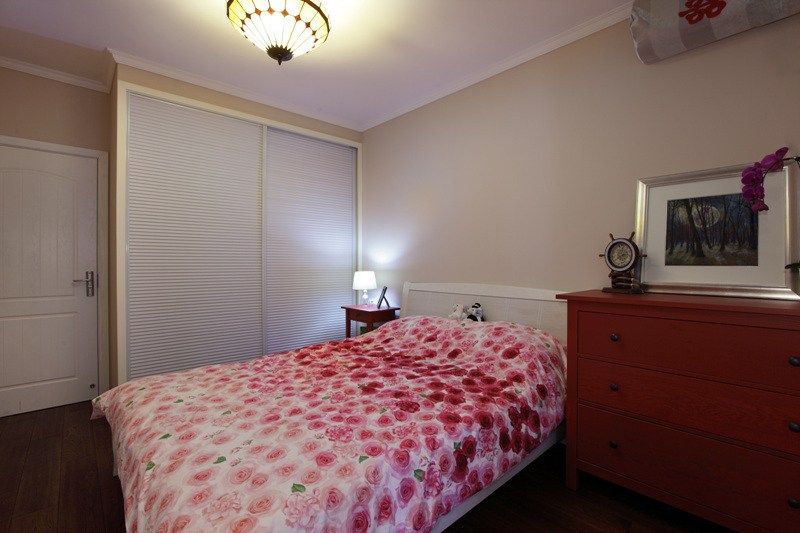 卧室图片来自家装大管家在温馨弥漫着精致 140平优雅生活的分享