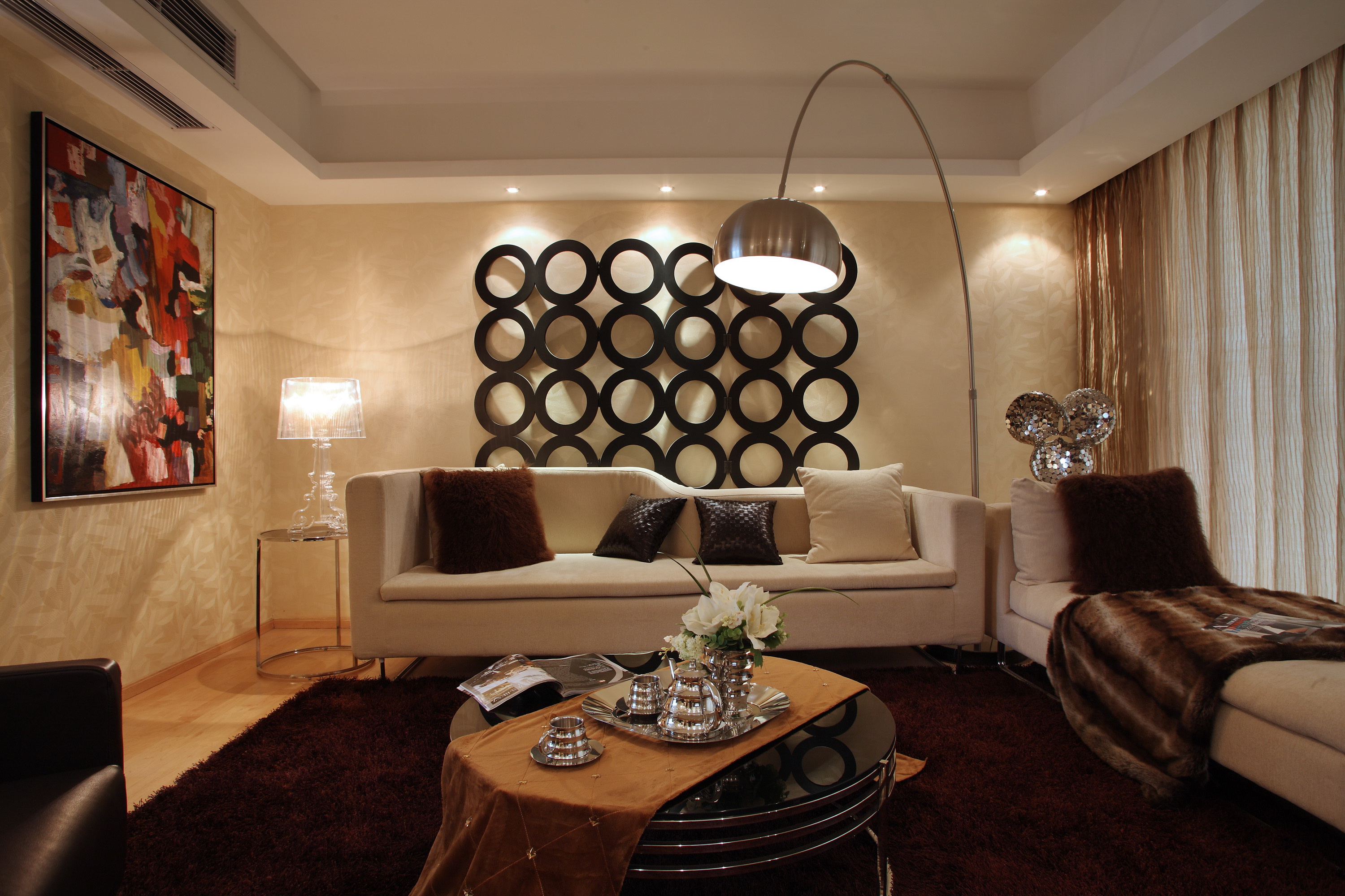 现代 客厅图片来自今朝装饰小阳在166平现代 圆的世界 拉伸的空间的分享