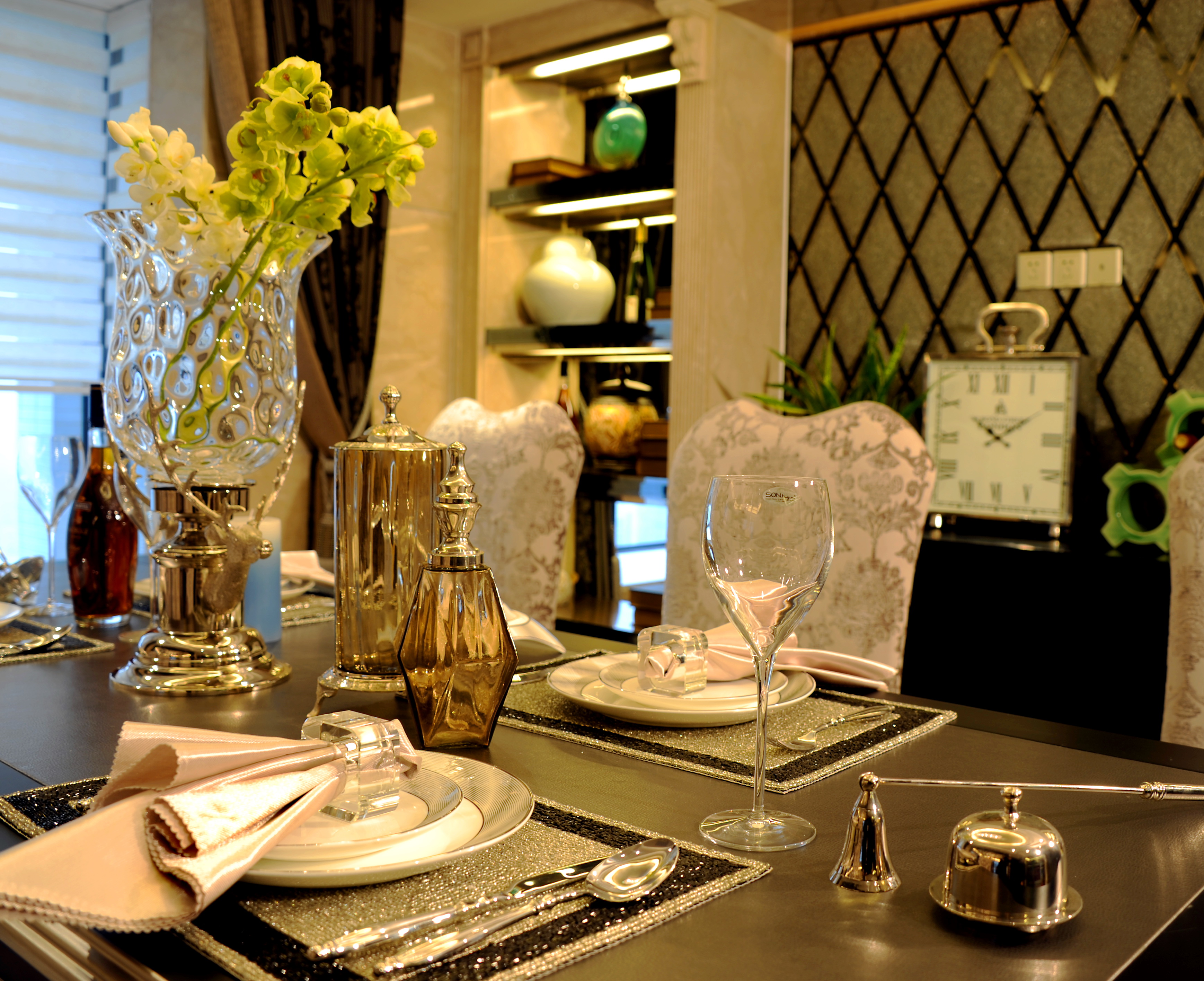 欧式 三居 装修设计 餐厅图片来自香港古兰装饰-成都在高大上的欧式风格的分享