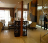 名雕装饰设计——客厅一角：玻璃、镜面的运用，使小空间更加扩张增加展示意趣