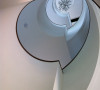在一层通往五层的旋转楼梯，设计师独具特色的将原本空荡的采光井预留空间充分利用，设计出极具豪气的五层高的旋转楼梯，加上极致LED射灯的点缀，极佳地营造了品味空间。
