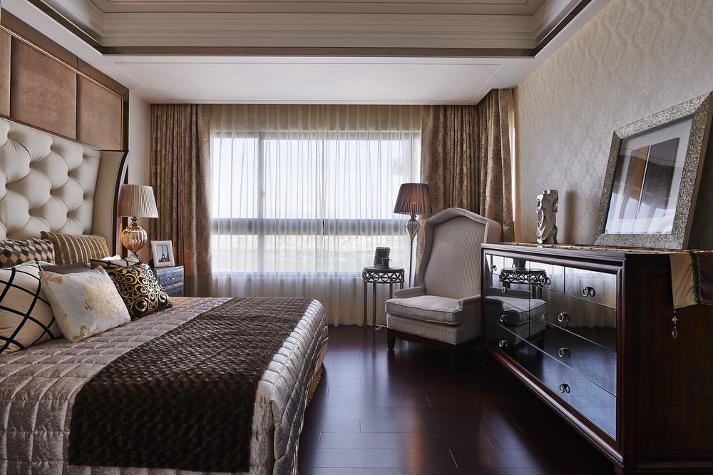 欧式 古典 高帅富 白富美 公主房 白领 混搭 卧室图片来自幸福空间在234m²非纯粹的古典重新演绎的分享
