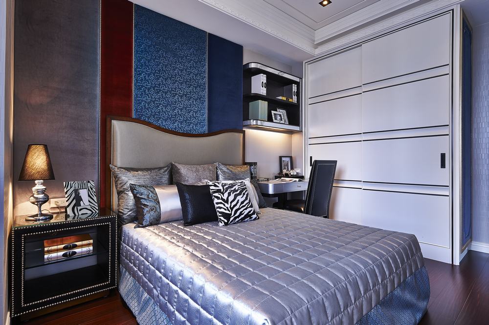 欧式 古典 高帅富 白富美 白领 混搭 卧室图片来自幸福空间在234m²非纯粹的古典重新演绎的分享