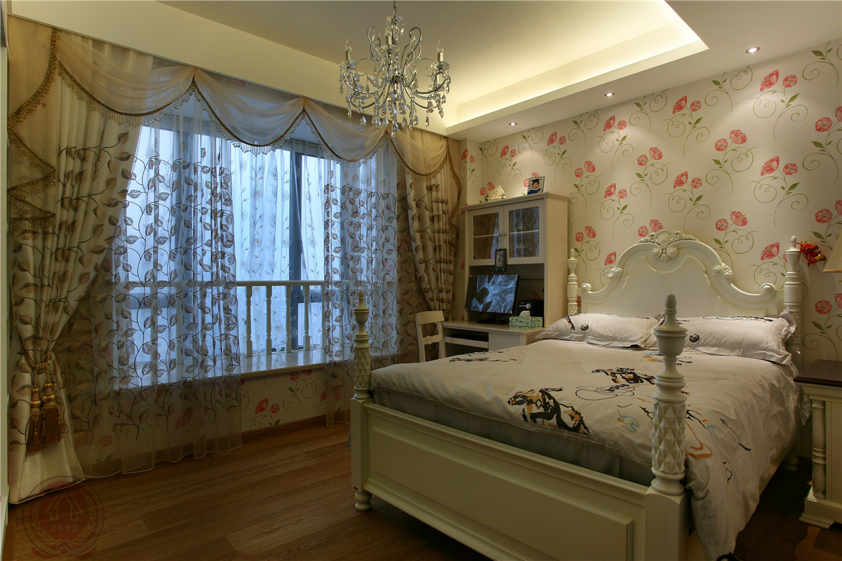 欧式 新古典 混搭 典雅 简约 时尚 三居 卧室图片来自装修小管家在典雅时尚欧式古典的分享
