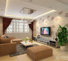 沙发用咖色布纹与抱枕进行对比，墙面用两幅黑白现代画来装饰