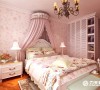 在卧室中运用丰富的颜色来体现空间的自然感。