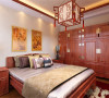 卧室空间中式而优雅，私密性强，是理想的居住空间。