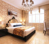 主卧，该空间整体采用了暖色系的欧式壁纸，为主人创造了一个良好的休息空间。
