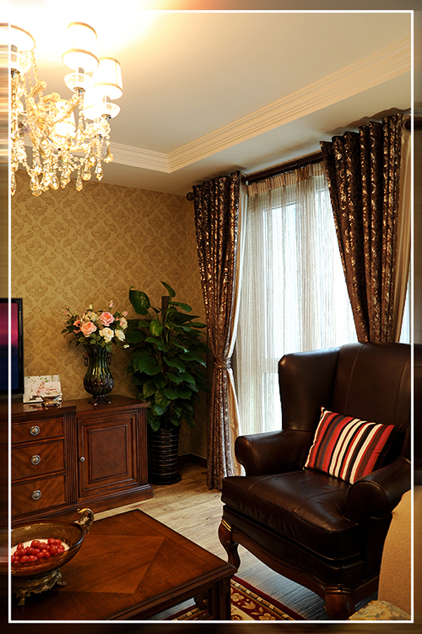 客厅图片来自徐春龙设计师在美式混搭风格美丽家的分享