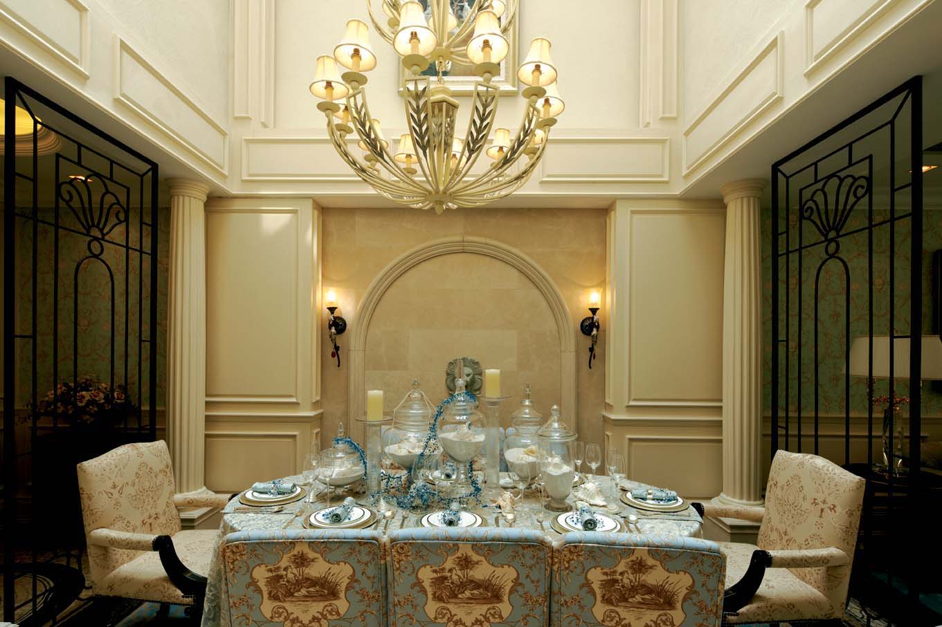 别墅装修 奢华设计 温馨设计 欧式 餐厅图片来自香港古兰装饰-成都在欧式奢华时尚顶级别墅的分享