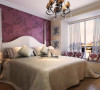 室内多采用带有图案的壁纸、地毯、窗帘、床罩，体现华丽的风格。