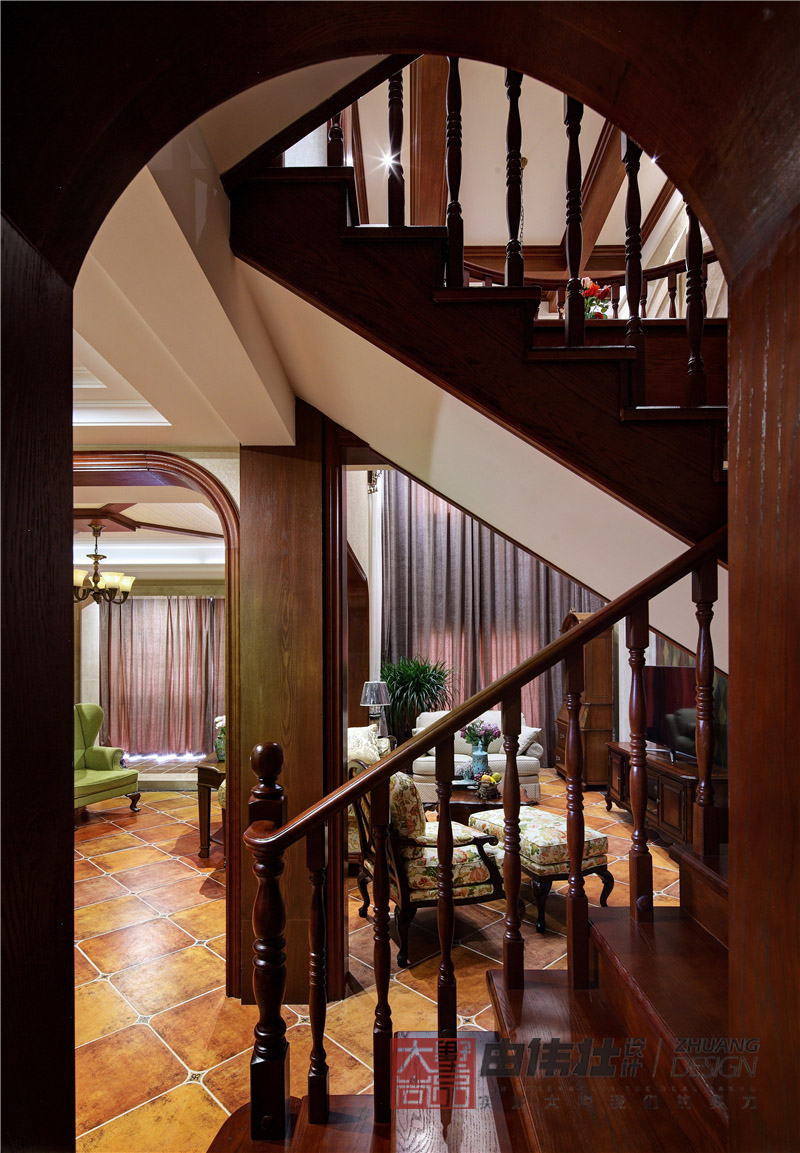 楼梯图片来自大墅尚品-由伟壮设计在『华贵世家』-现代风格的分享