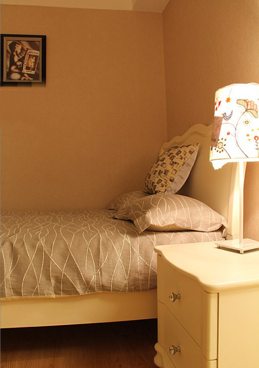 简约 欧式 田园 混搭 三居 卧室图片来自四川大晶装饰公司在华润二十四城简欧风格的分享