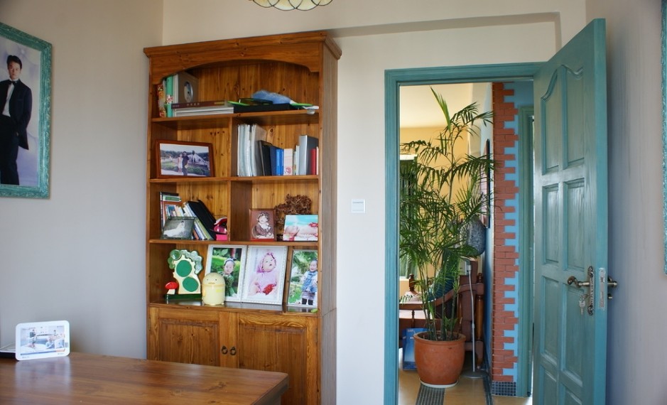 书房图片来自家装大管家在130平地中海3居 色彩丰富空间的分享