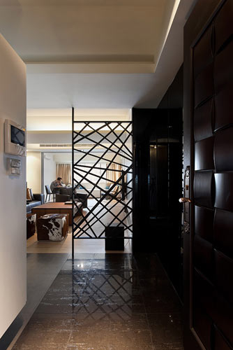 混搭 黑白 三居 大空间 玄关图片来自铜雀装饰设计在150平，黑白混搭简约时尚的分享