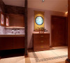 门厅及洗手间给人以沉稳静雅的感觉。
亮点：石材与木质洁具的结合，中式气息浓郁。