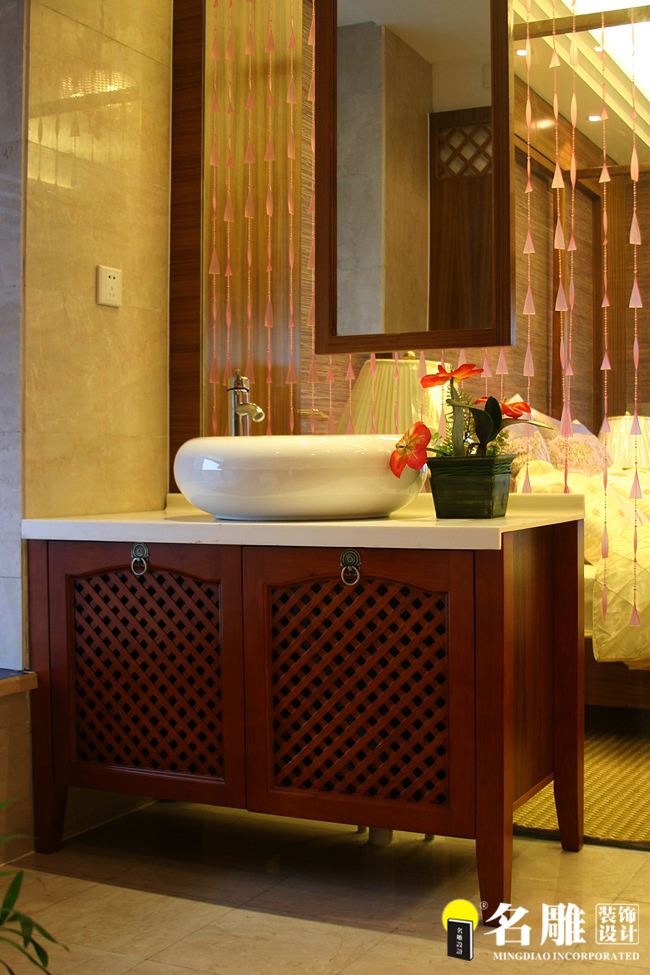 东南亚风格 三居 名雕装饰 80后 卫生间图片来自名雕装饰设计在东南亚风格——三居室浪漫爱屋的分享